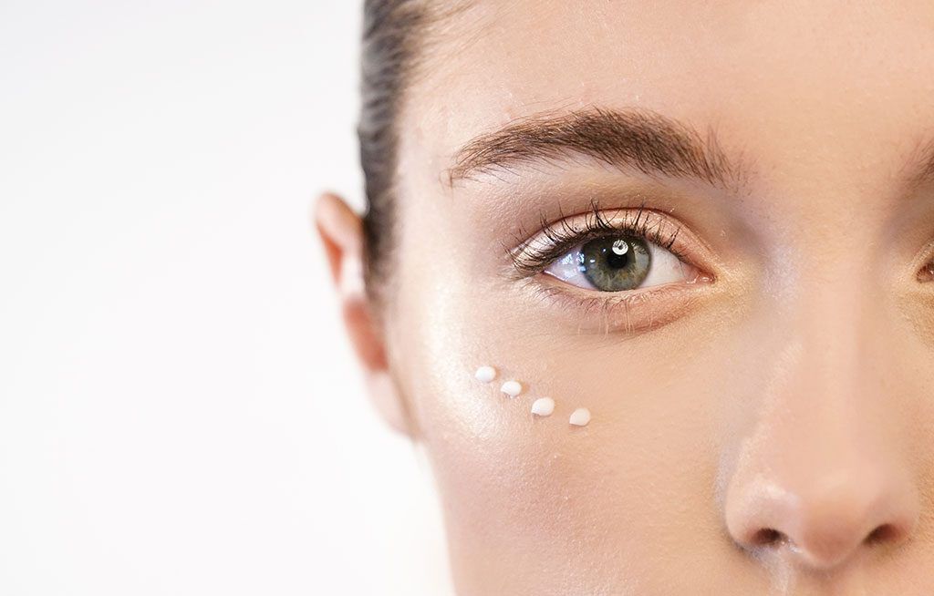 HOW TO PREVENT EYE WRINKLES WITH EYE CREAM